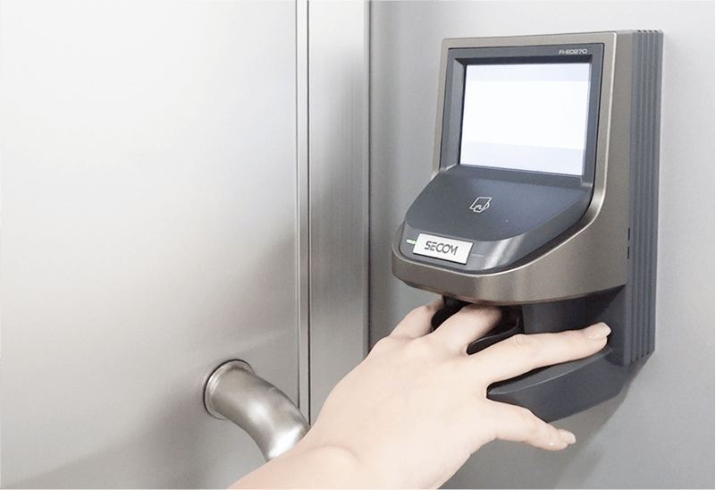 入退室者の管理・指紋認証にて施錠